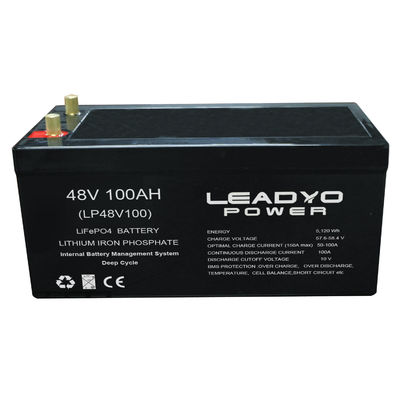 IP67 लिथियम फेरो फॉस्फेट 48V 51.2V 105Ah गोल्फ कार्ट बैटरी पीक करंट 300A/10s निरंतर डिस्चार्ज करंट 100A