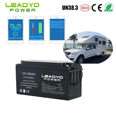 स्मार्ट ऐप के साथ रिचार्जेबल IP66 लिथियम आयन RV बैटरी 12V 200Ah LiFePO4 डीप साइकिल बैटरी