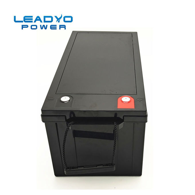 स्मार्ट ऐप के साथ रिचार्जेबल IP66 लिथियम आयन RV बैटरी 12V 200Ah LiFePO4 डीप साइकिल बैटरी 3